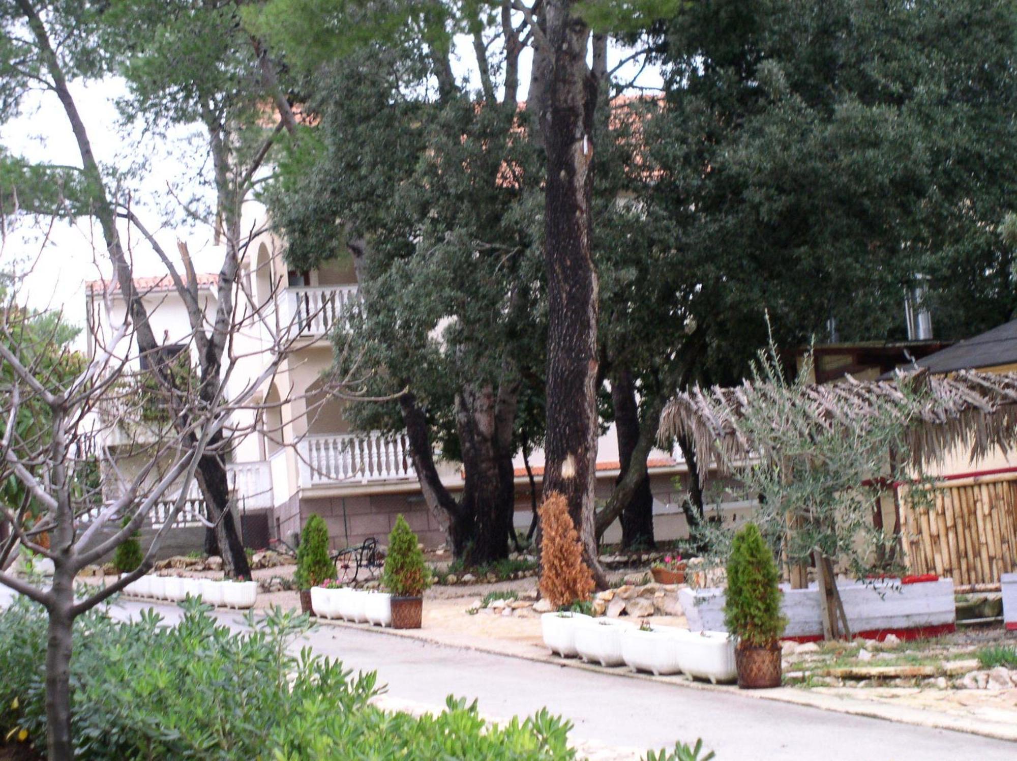 Apartments Stanko Petrcane Esterno foto